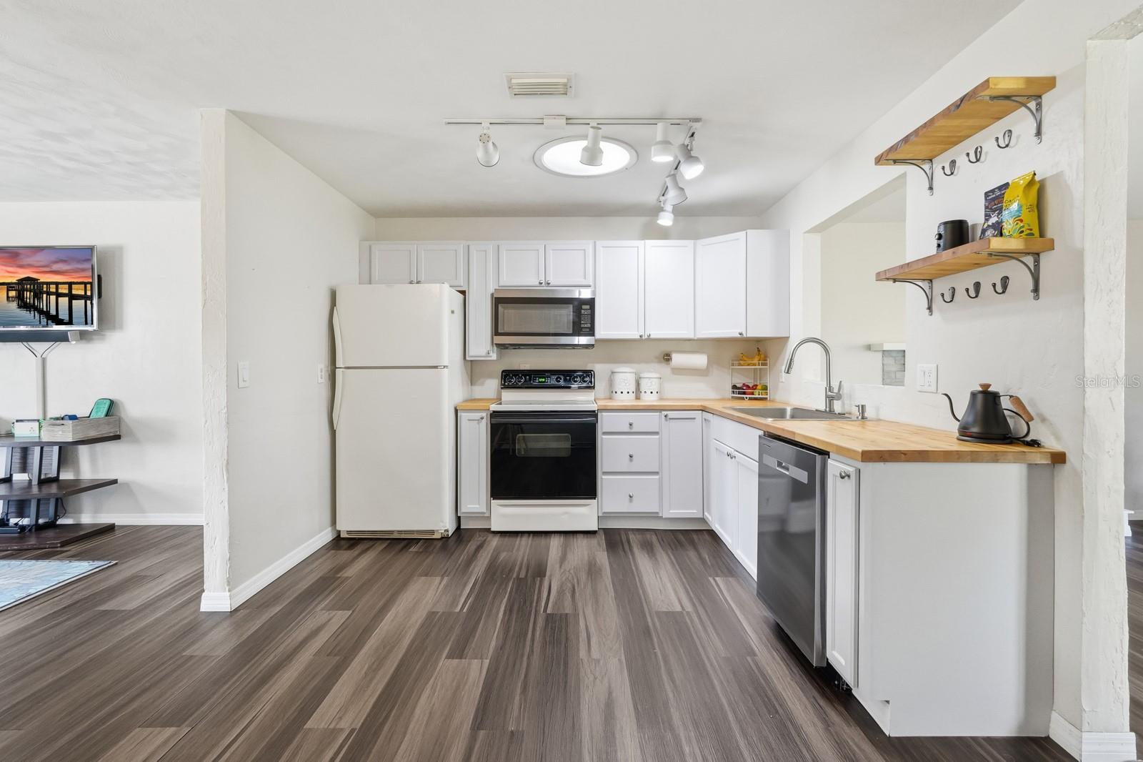 HIDDEN LAKE - Residential