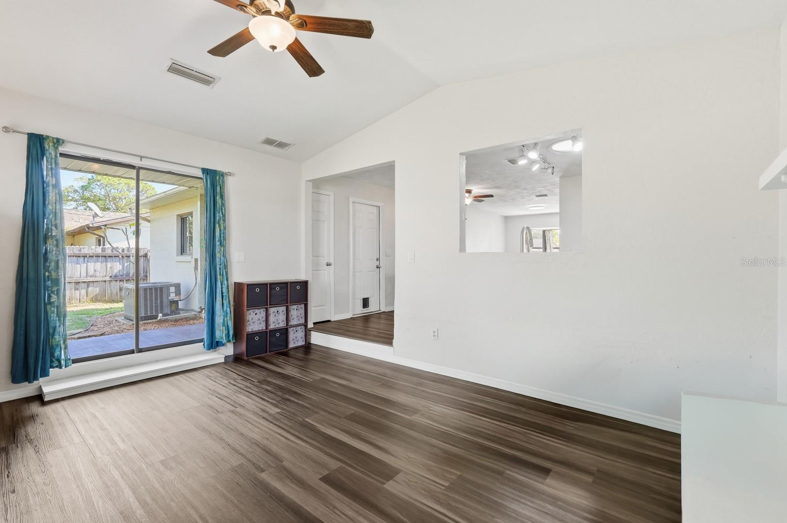 HIDDEN LAKE - Residential