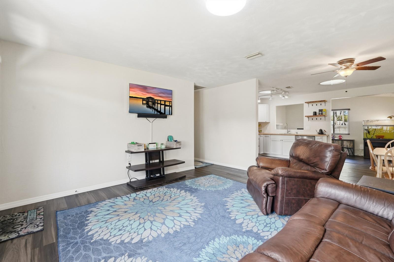 HIDDEN LAKE - Residential