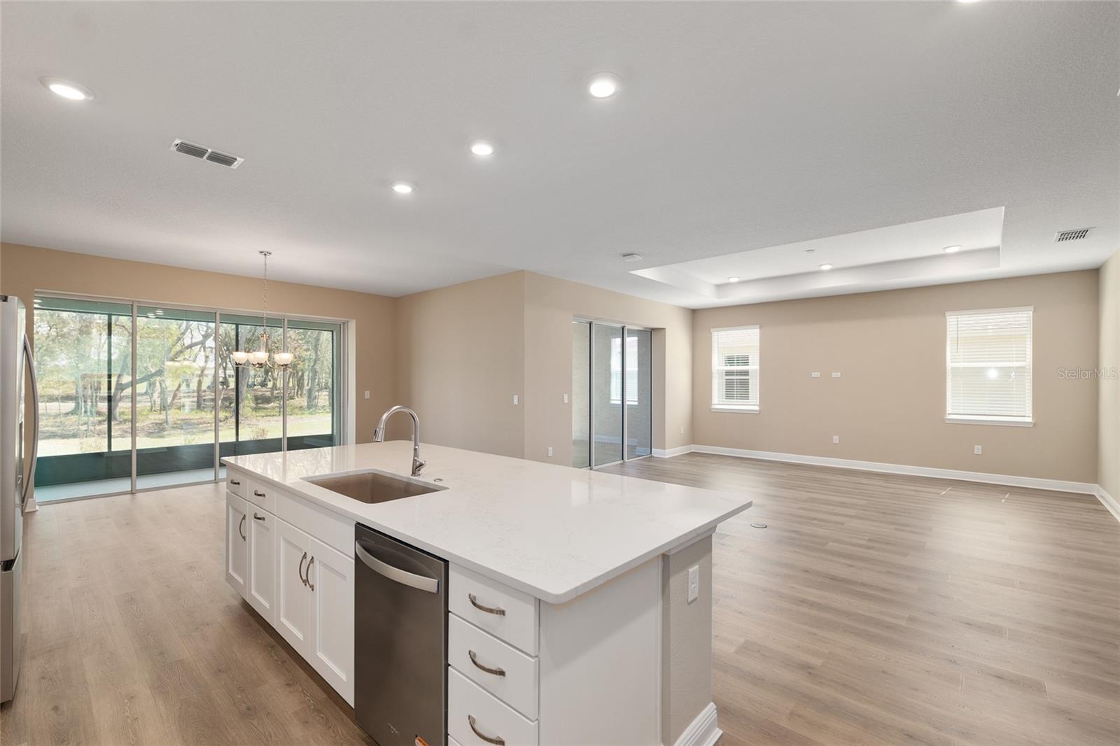 ON TOP OF THE WORLD - Residential