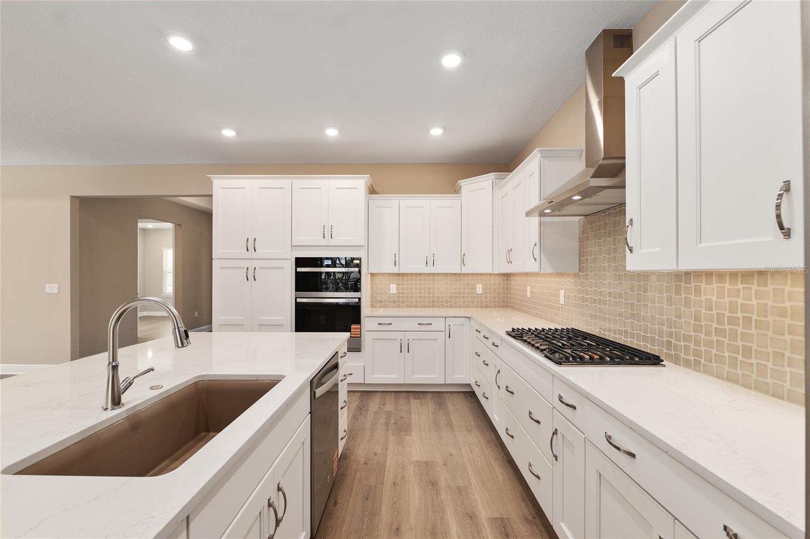 ON TOP OF THE WORLD - Residential