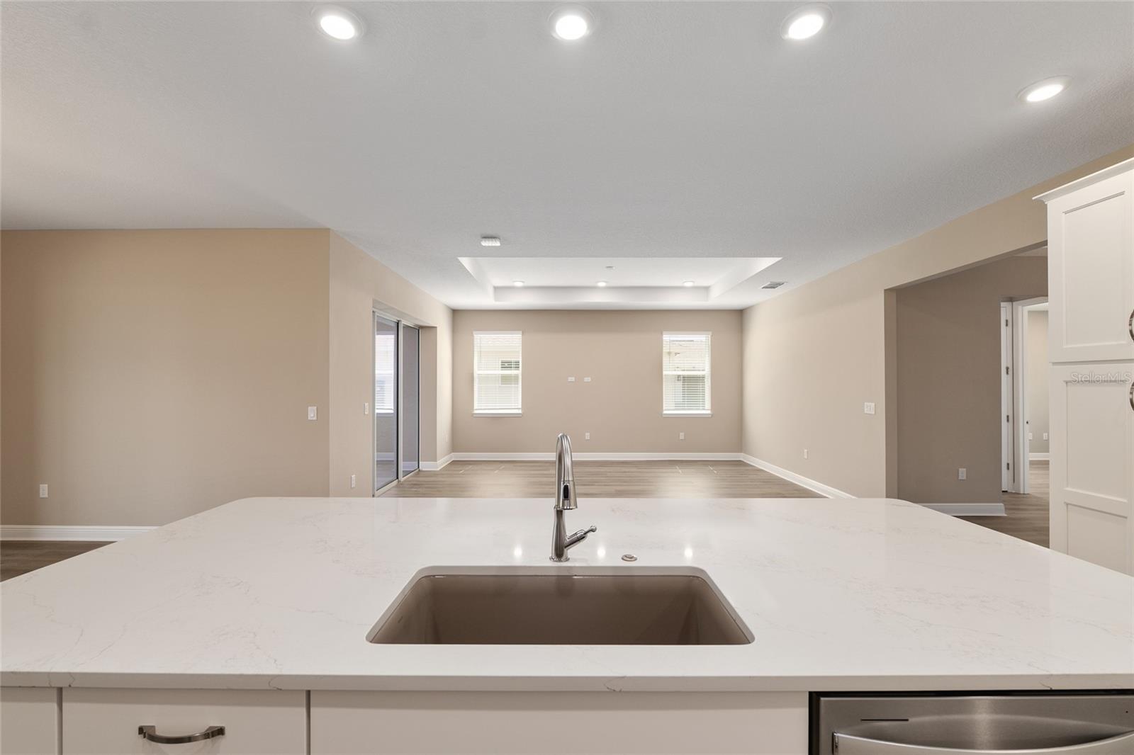 ON TOP OF THE WORLD - Residential