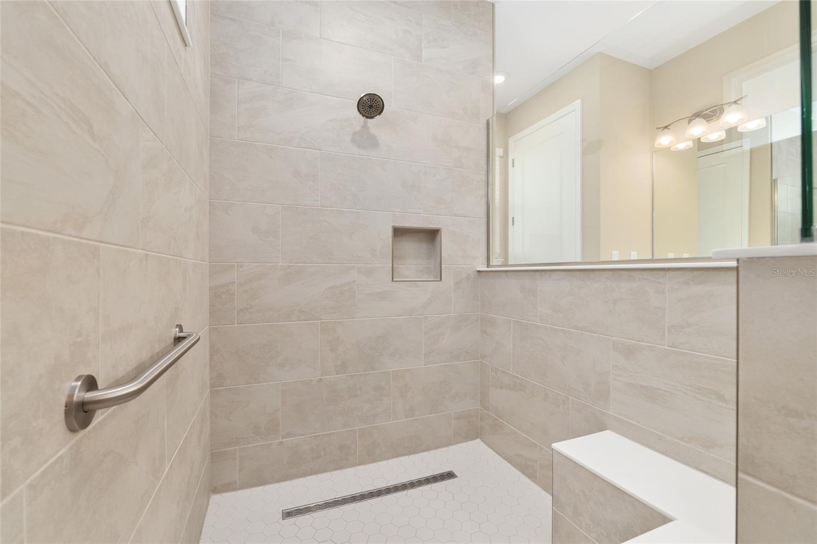 ON TOP OF THE WORLD - Residential