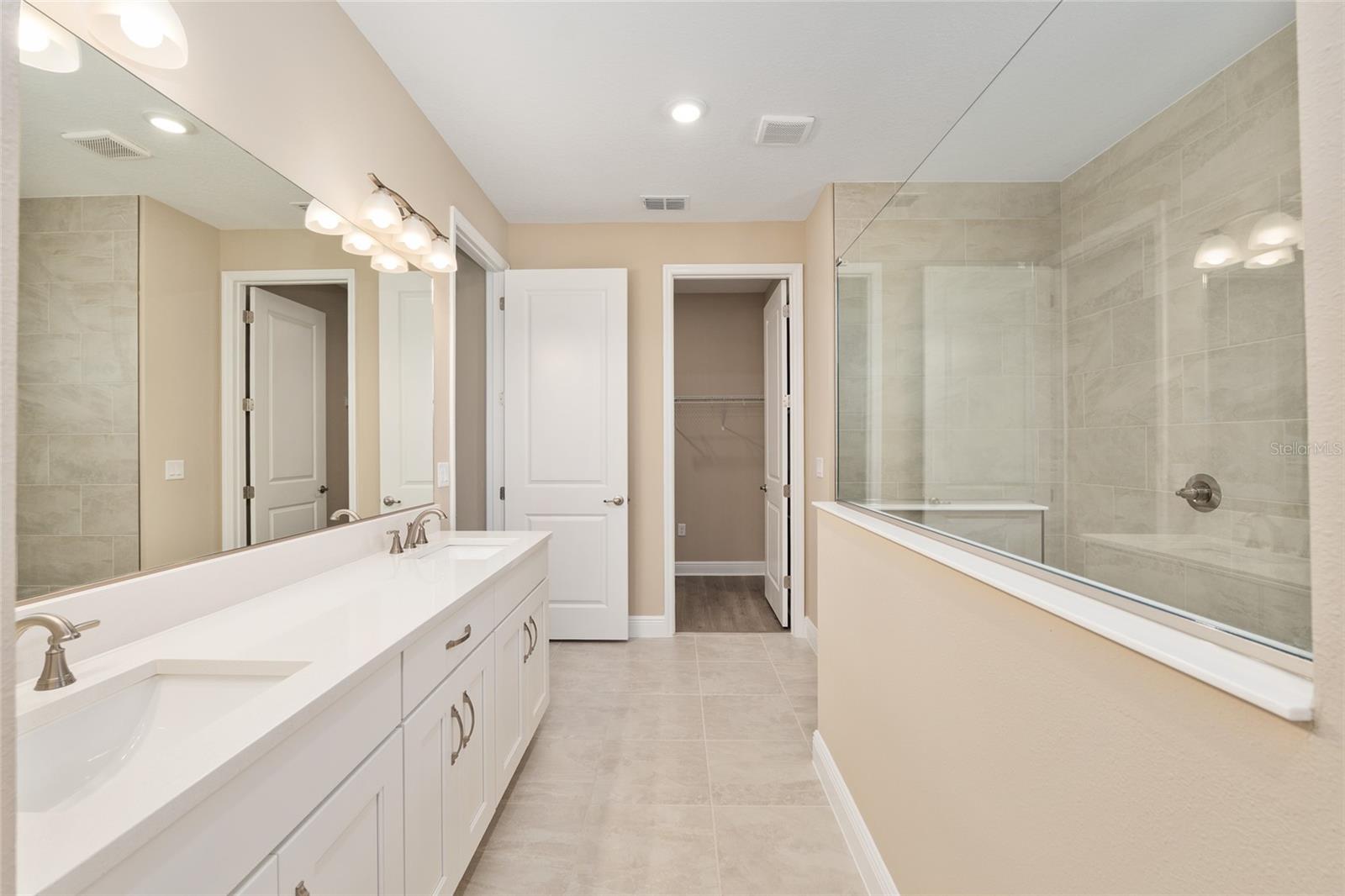 ON TOP OF THE WORLD - Residential