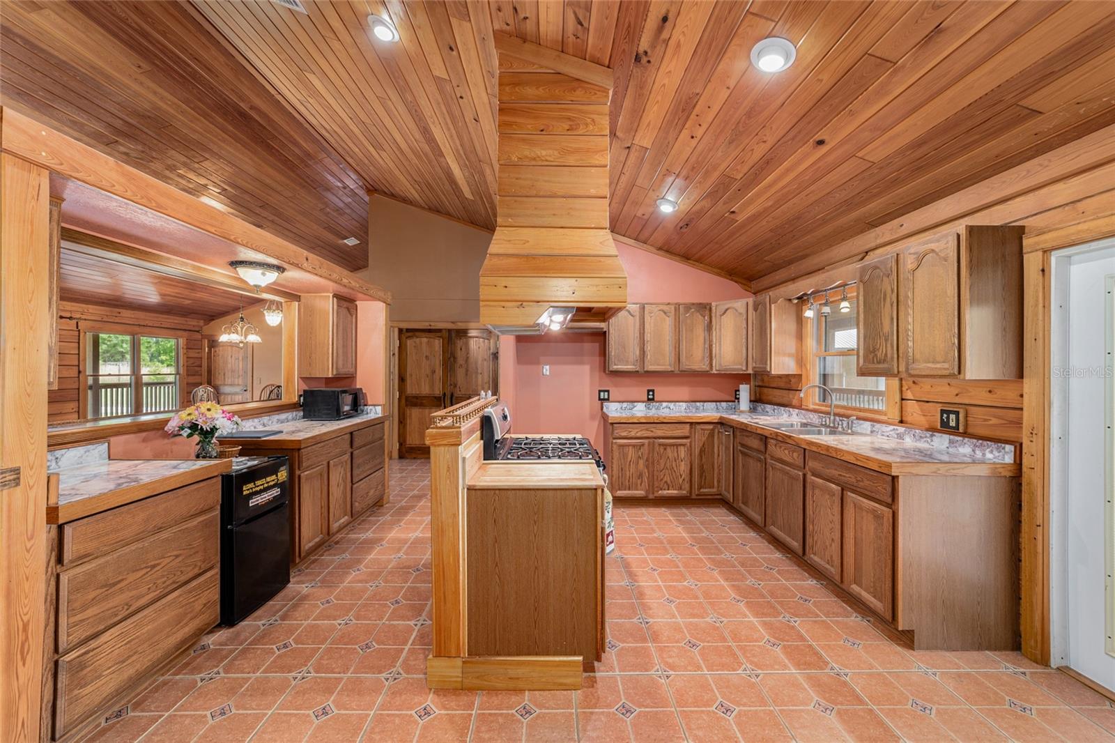 RAINBOW LAKES ESTATE - Residential