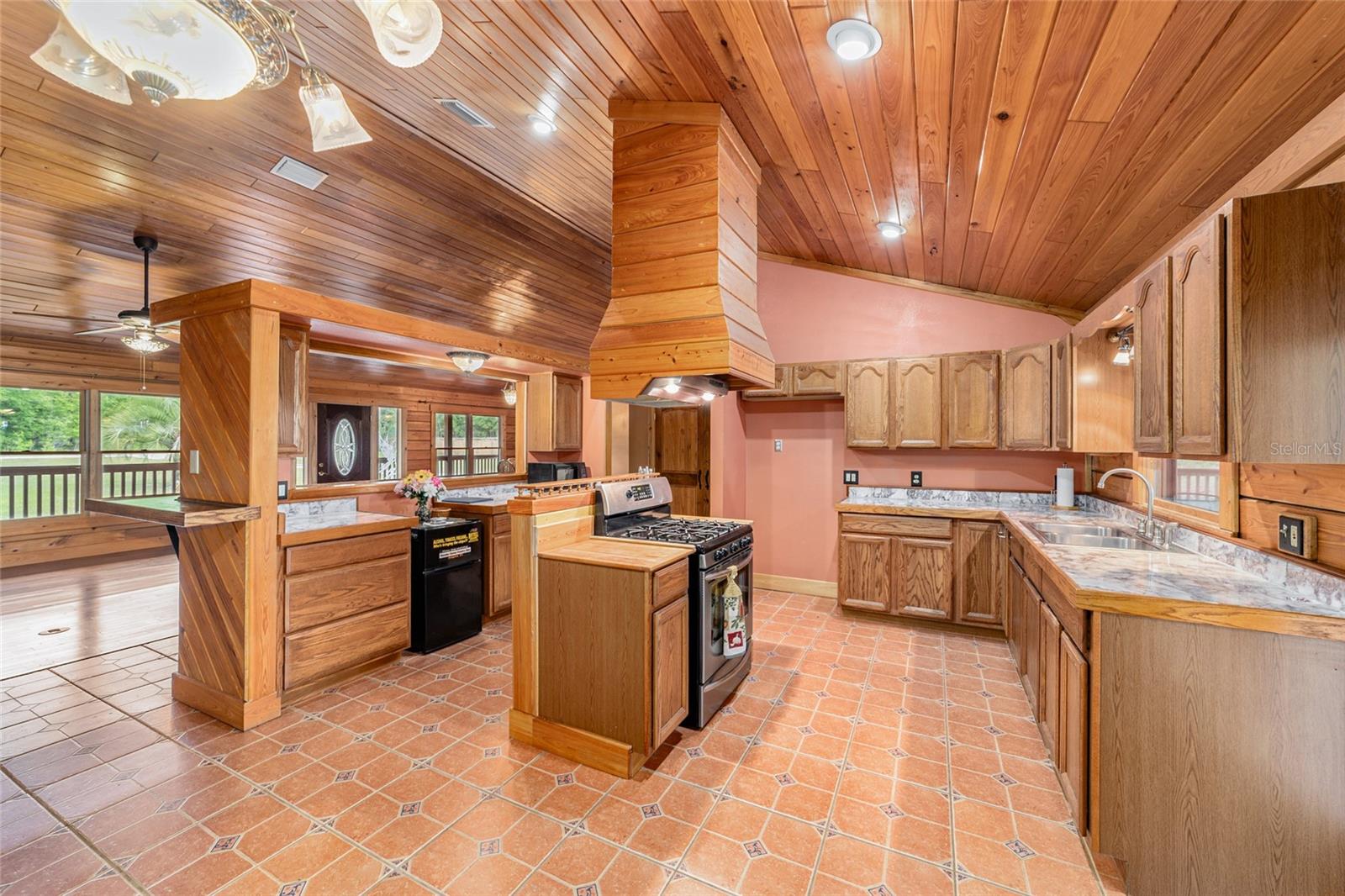 RAINBOW LAKES ESTATE - Residential