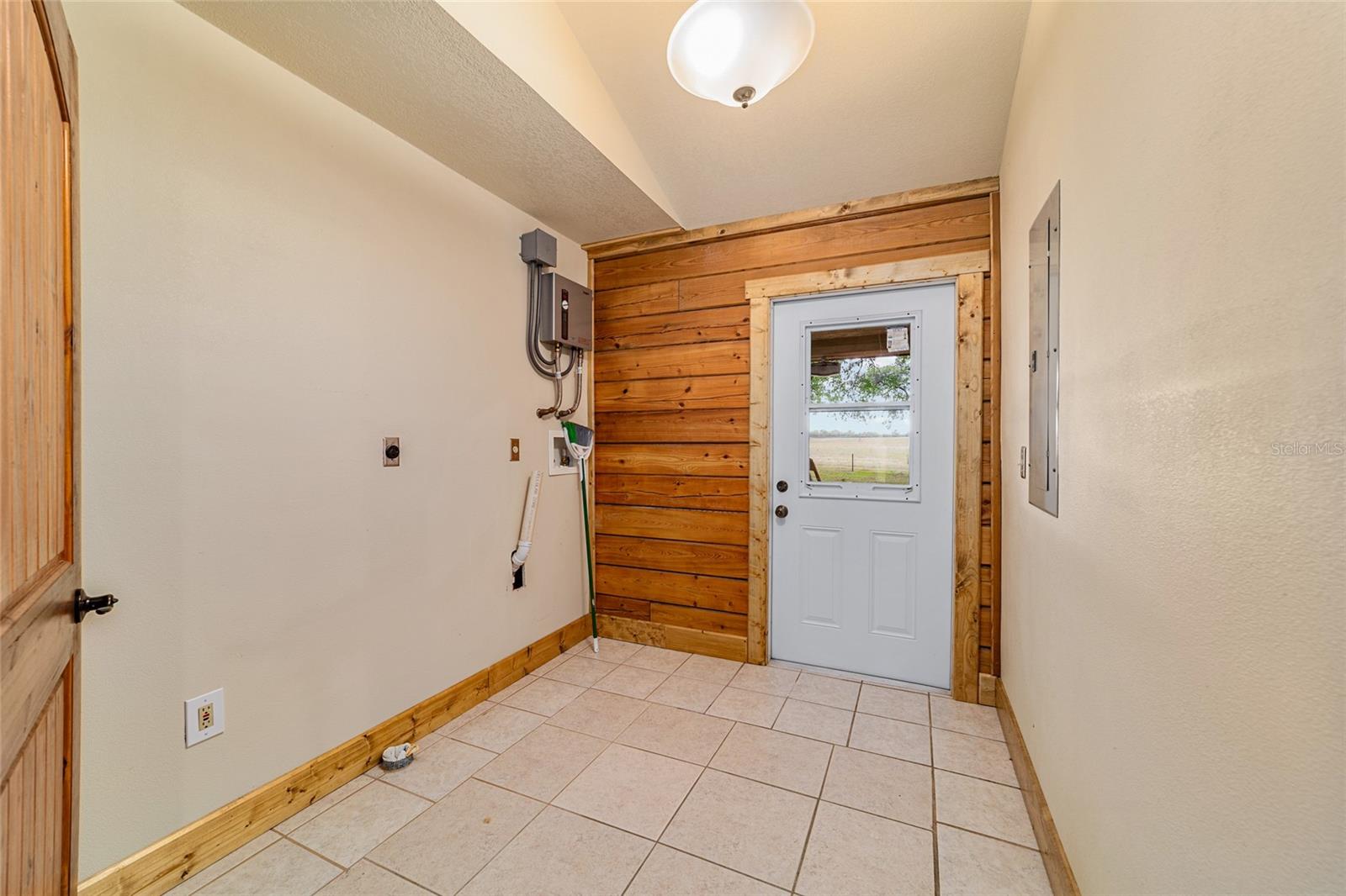 RAINBOW LAKES ESTATE - Residential