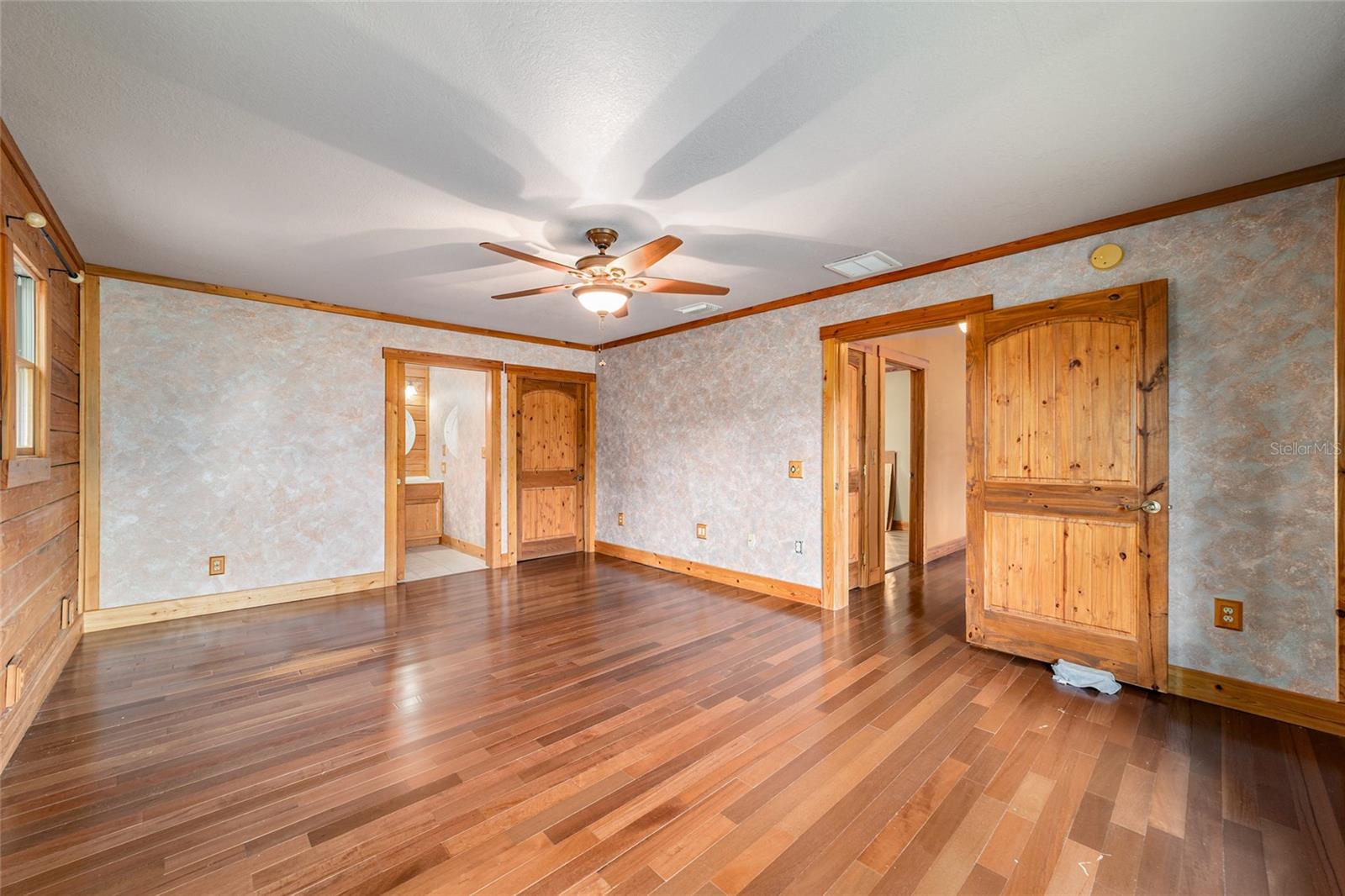RAINBOW LAKES ESTATE - Residential
