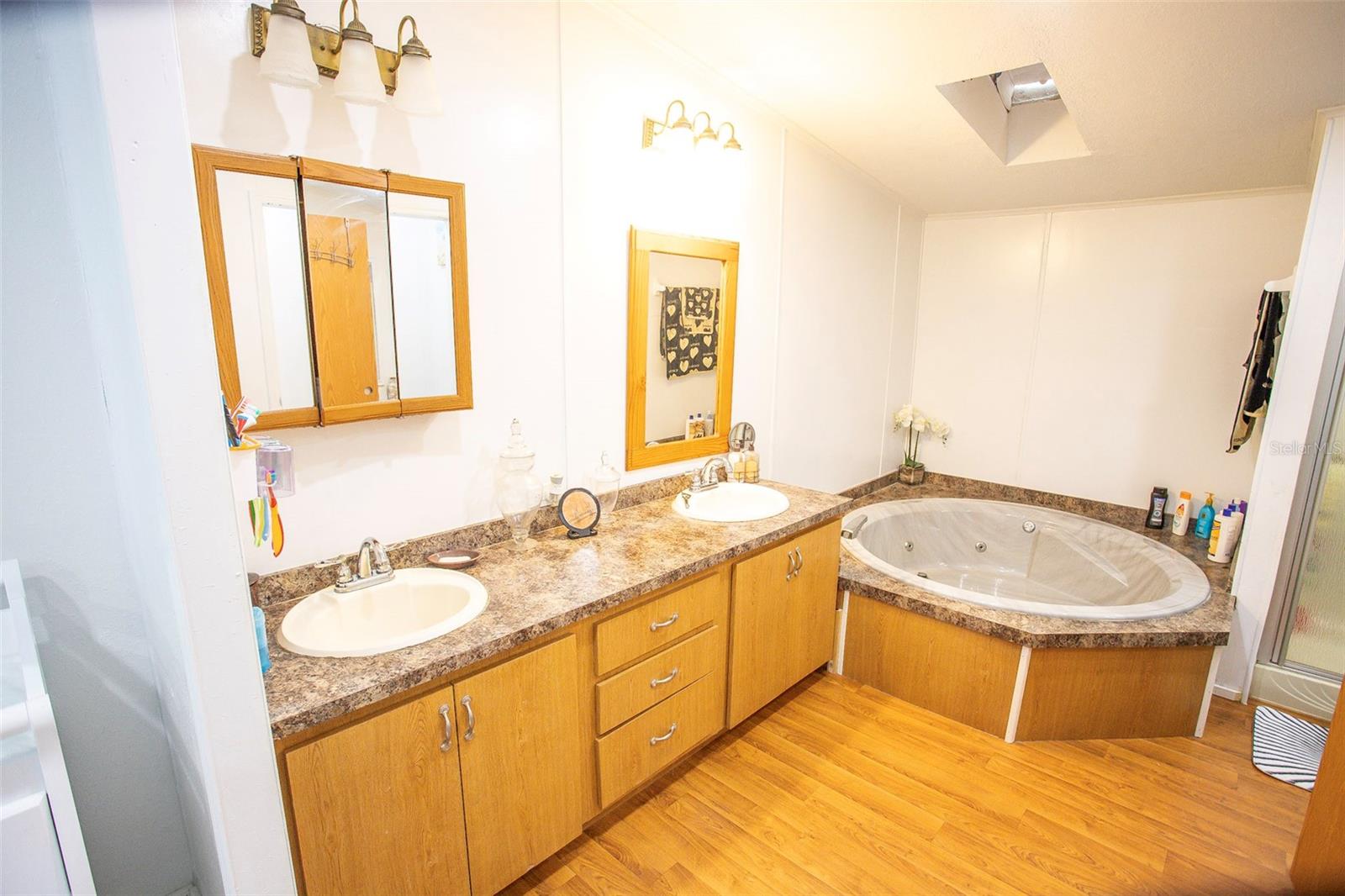 OAKRIDGE ESTATES - Residential