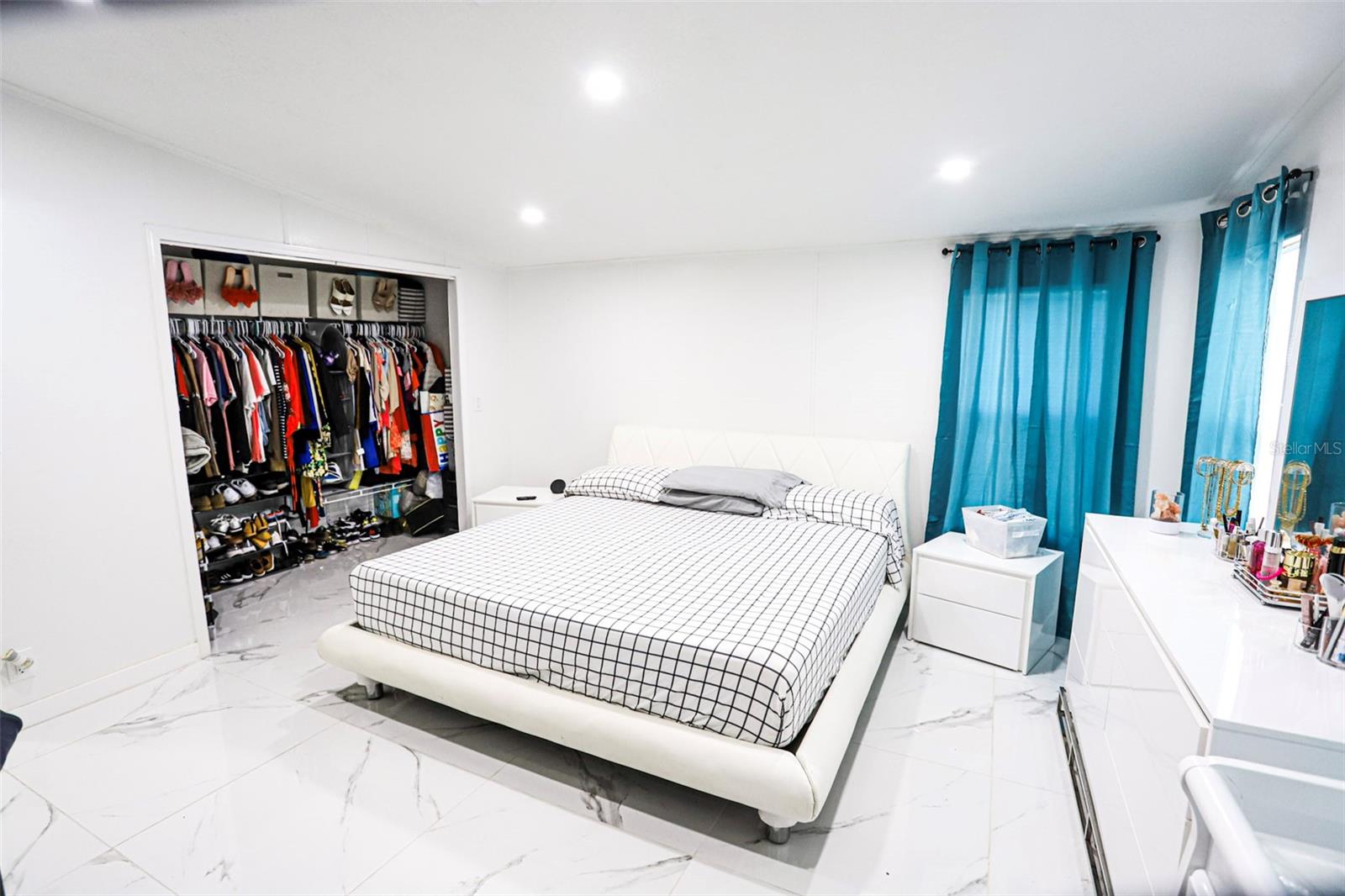 OAKRIDGE ESTATES - Residential