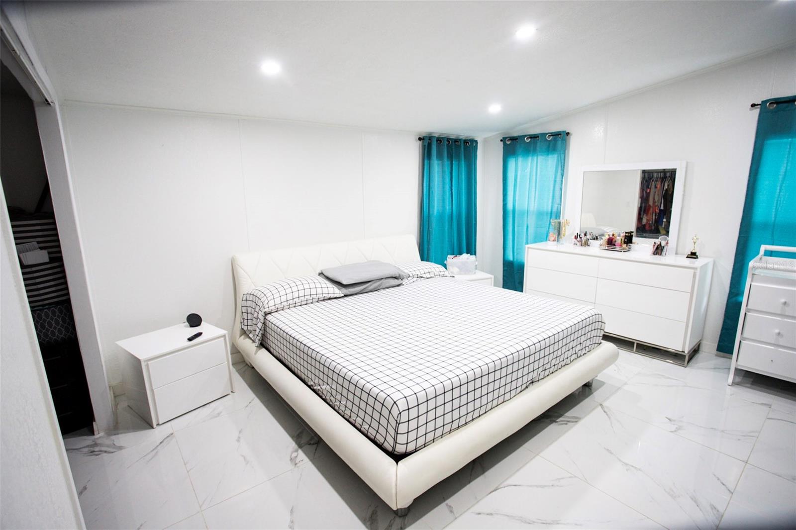 OAKRIDGE ESTATES - Residential