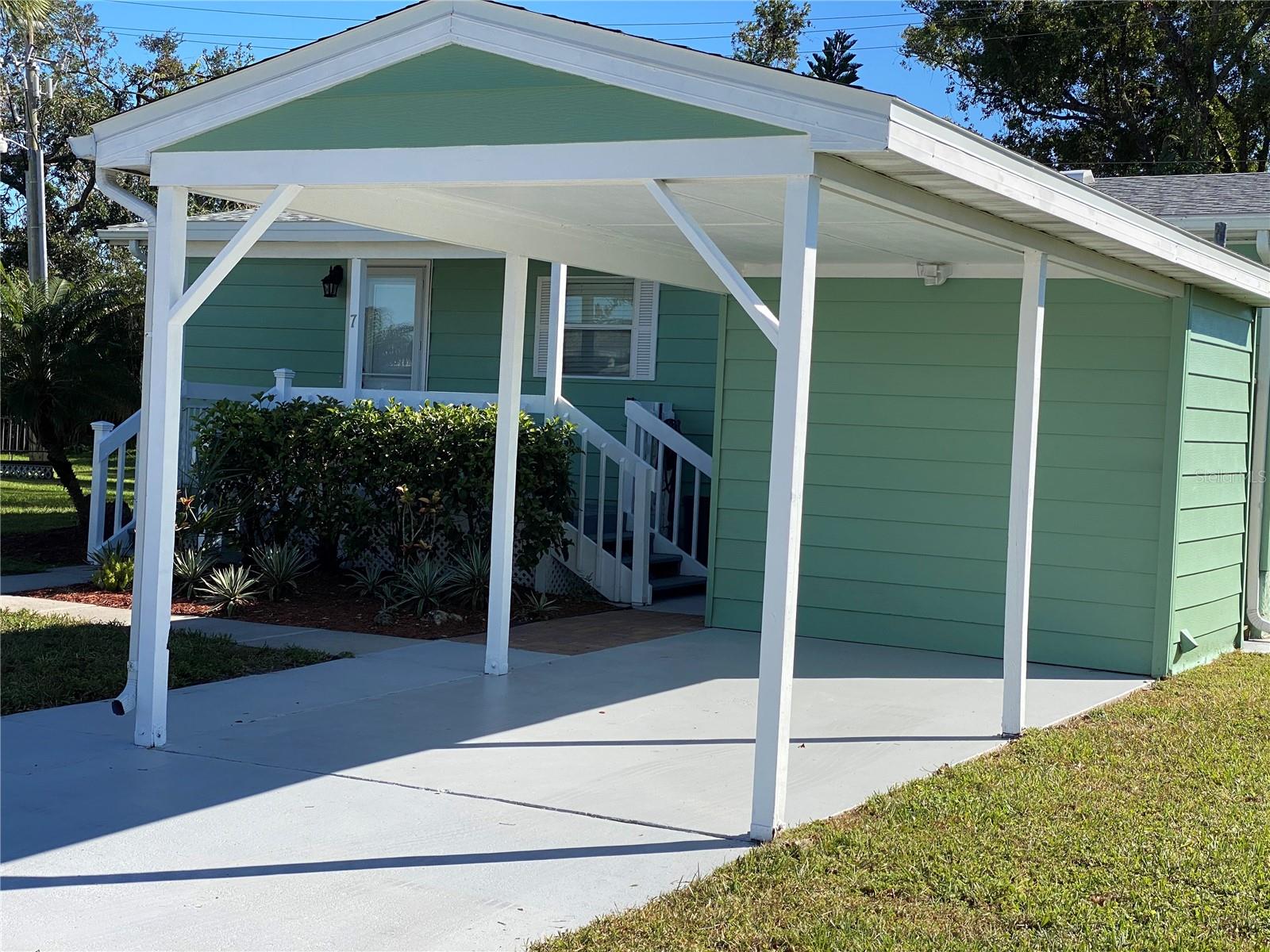 7 MEADOW CIRCLE