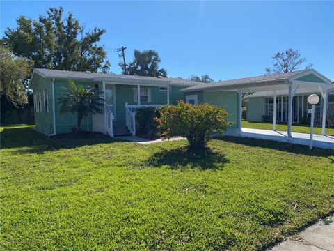 A home in ELLENTON