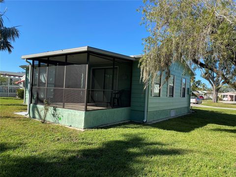 A home in ELLENTON