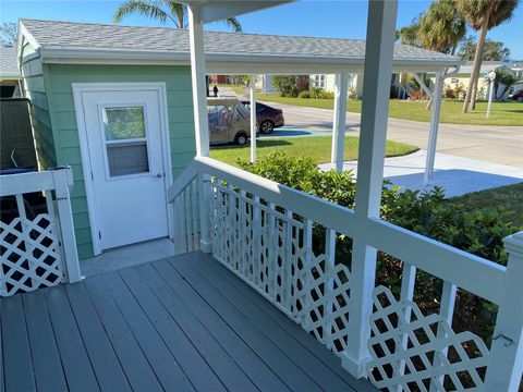 A home in ELLENTON