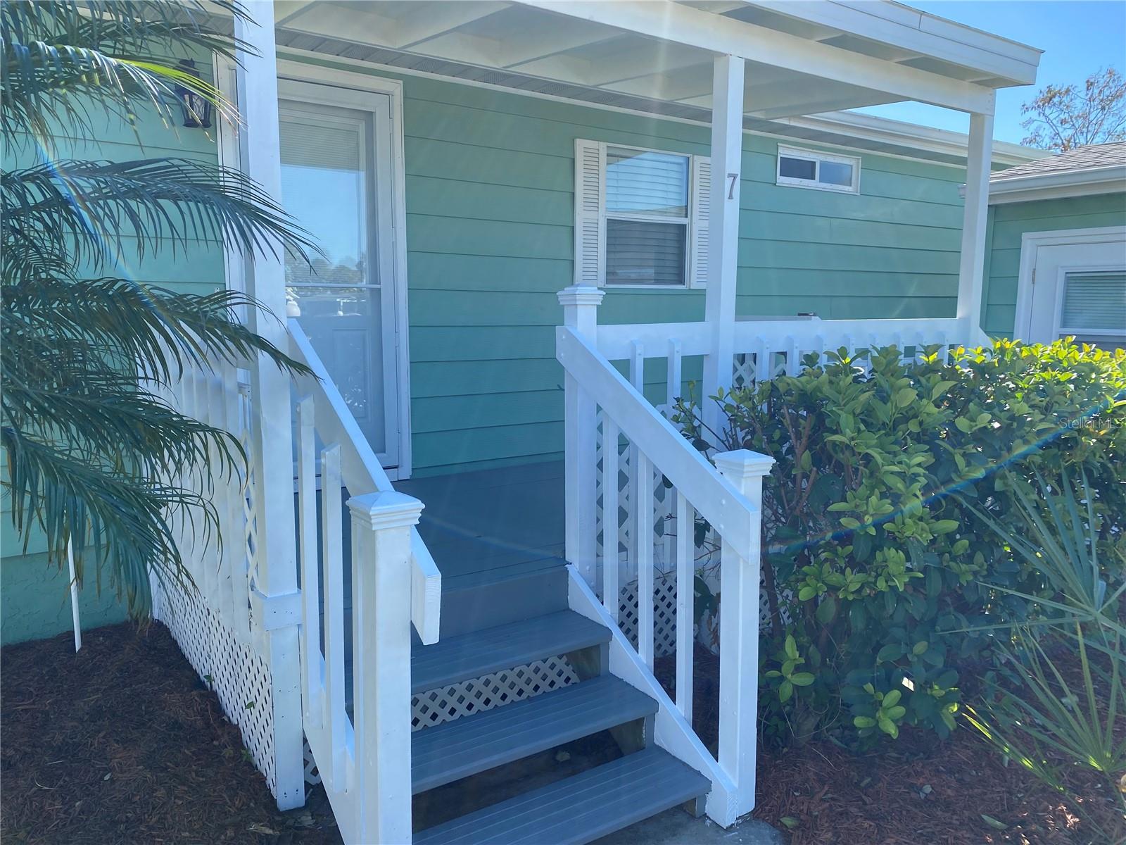 7 MEADOW CIRCLE