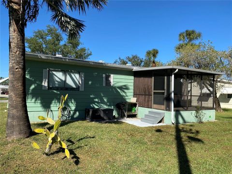 A home in ELLENTON