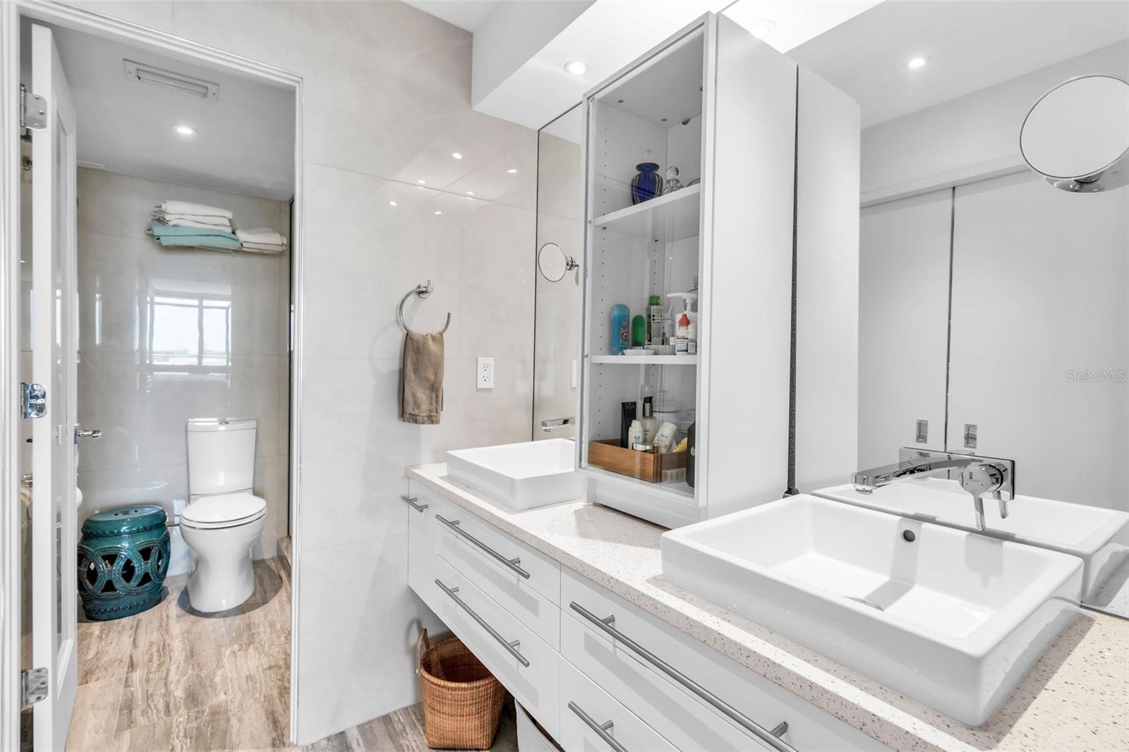 ESSEX HOUSE - Residential