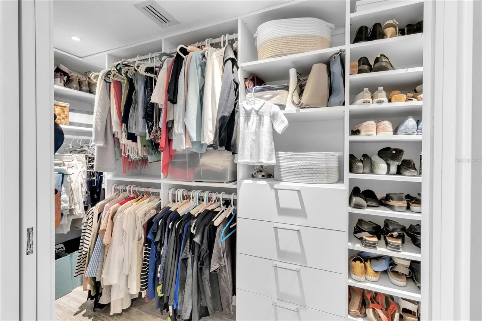 ESSEX HOUSE - Residential