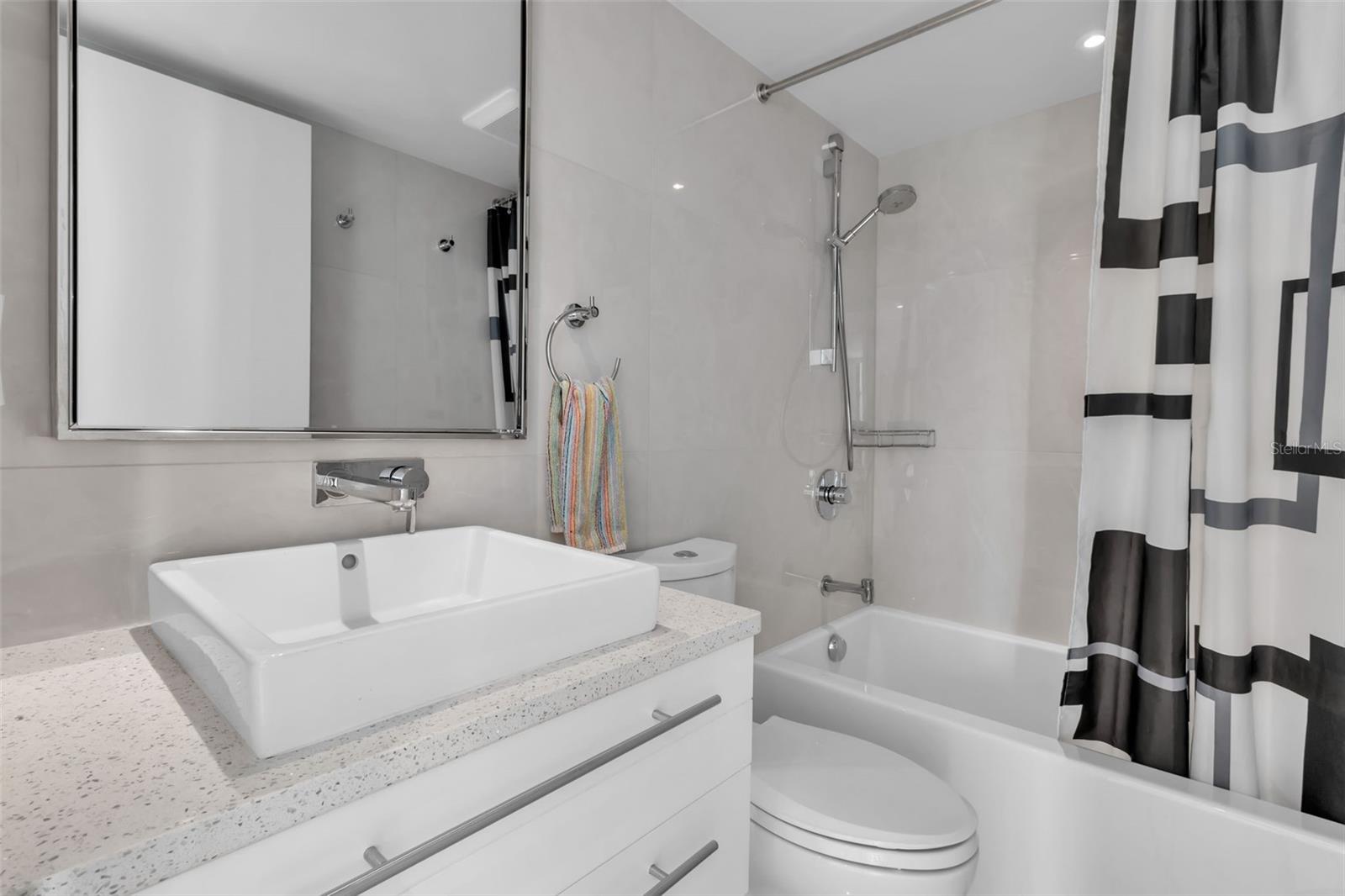 ESSEX HOUSE - Residential