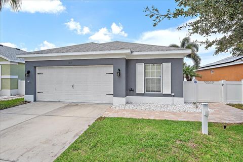 A home in PALMETTO