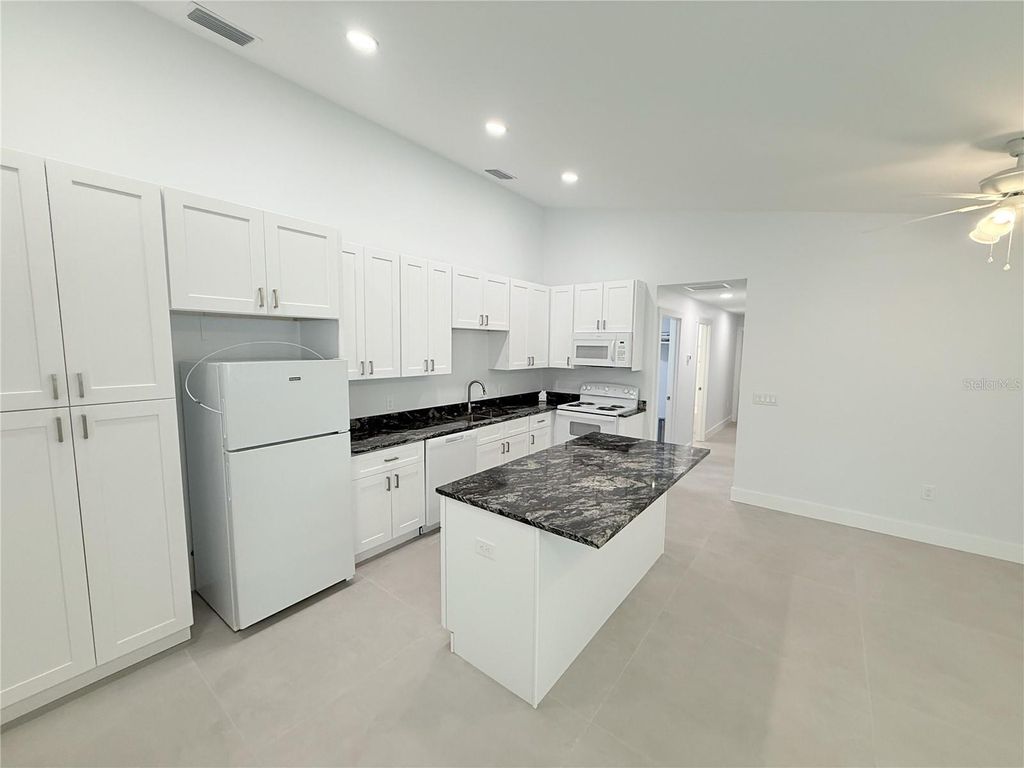 Photo of 1013 3rd Street W, Bradenton, FL 34205 (MLS # A4687721)