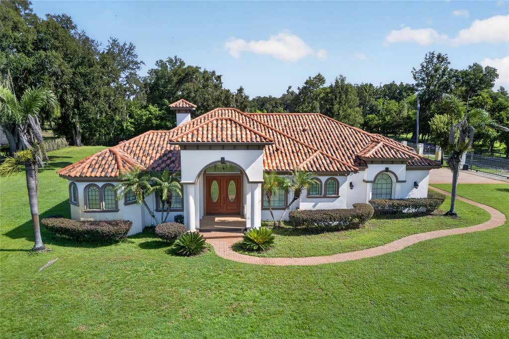 Photo of 301 Pruett Road, Seffner, FL 33584 (MLS # O6437247)
