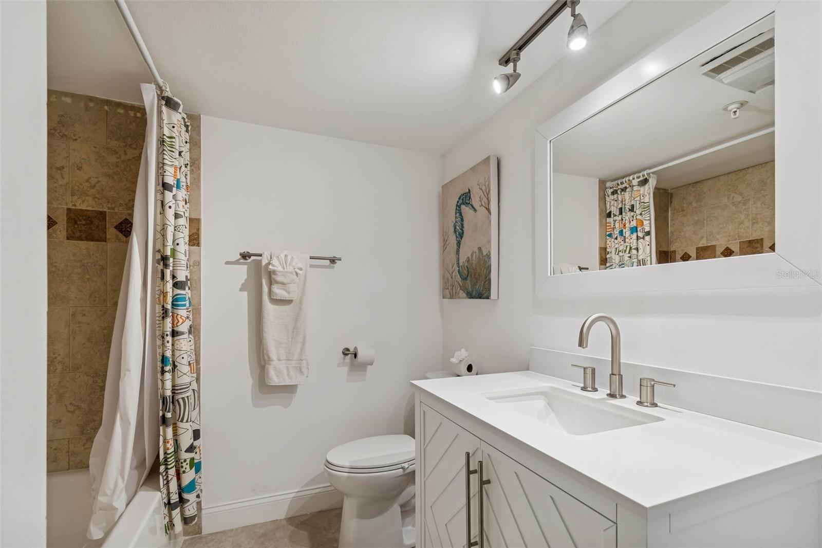 ARIE DAM CONDO - Residential