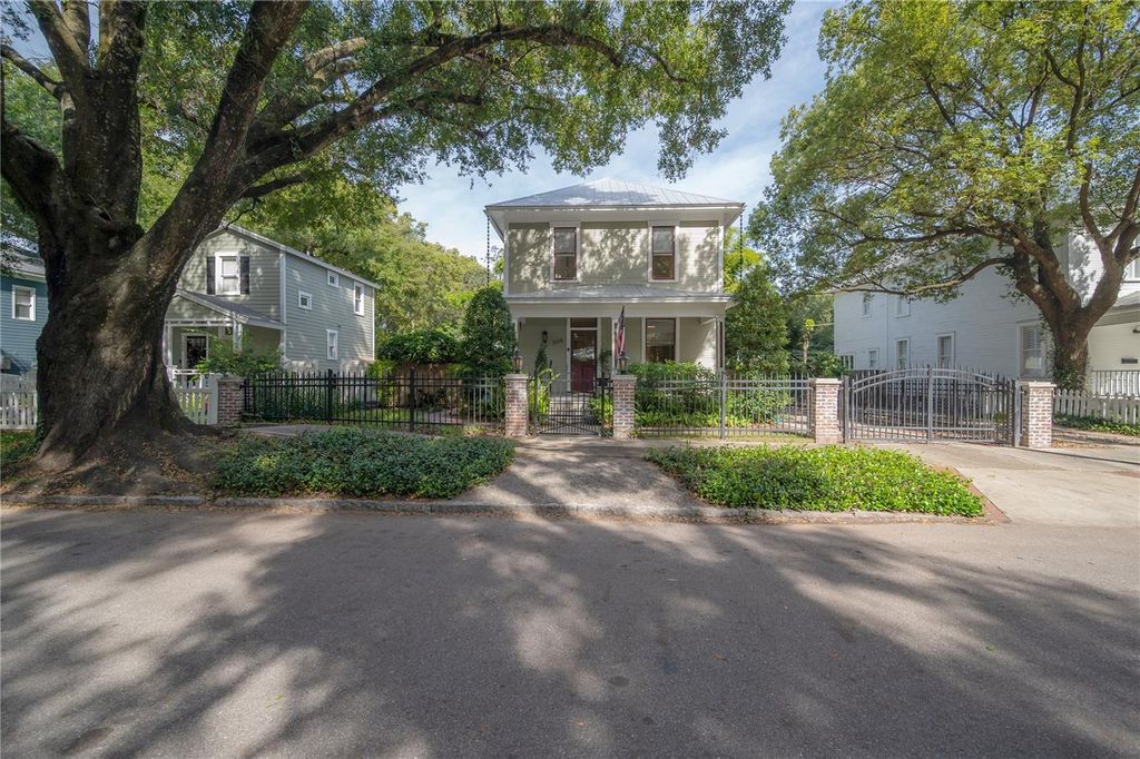 Photo of 508 E Amelia Avenue, Tampa, FL 33602 (MLS # TB8491989)