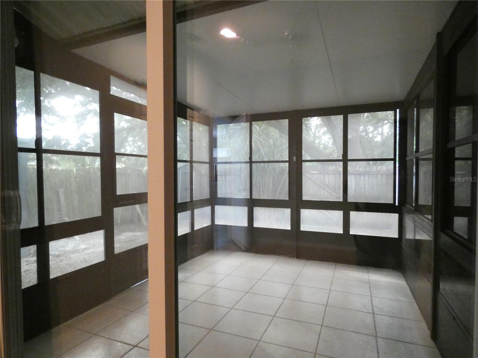 WESTSIDE TWNHMS - Residential