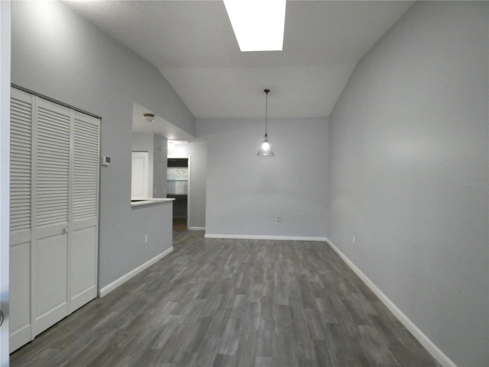 WESTSIDE TWNHMS - Residential