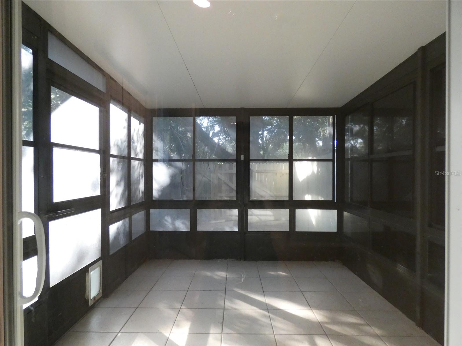 WESTSIDE TWNHMS - Residential