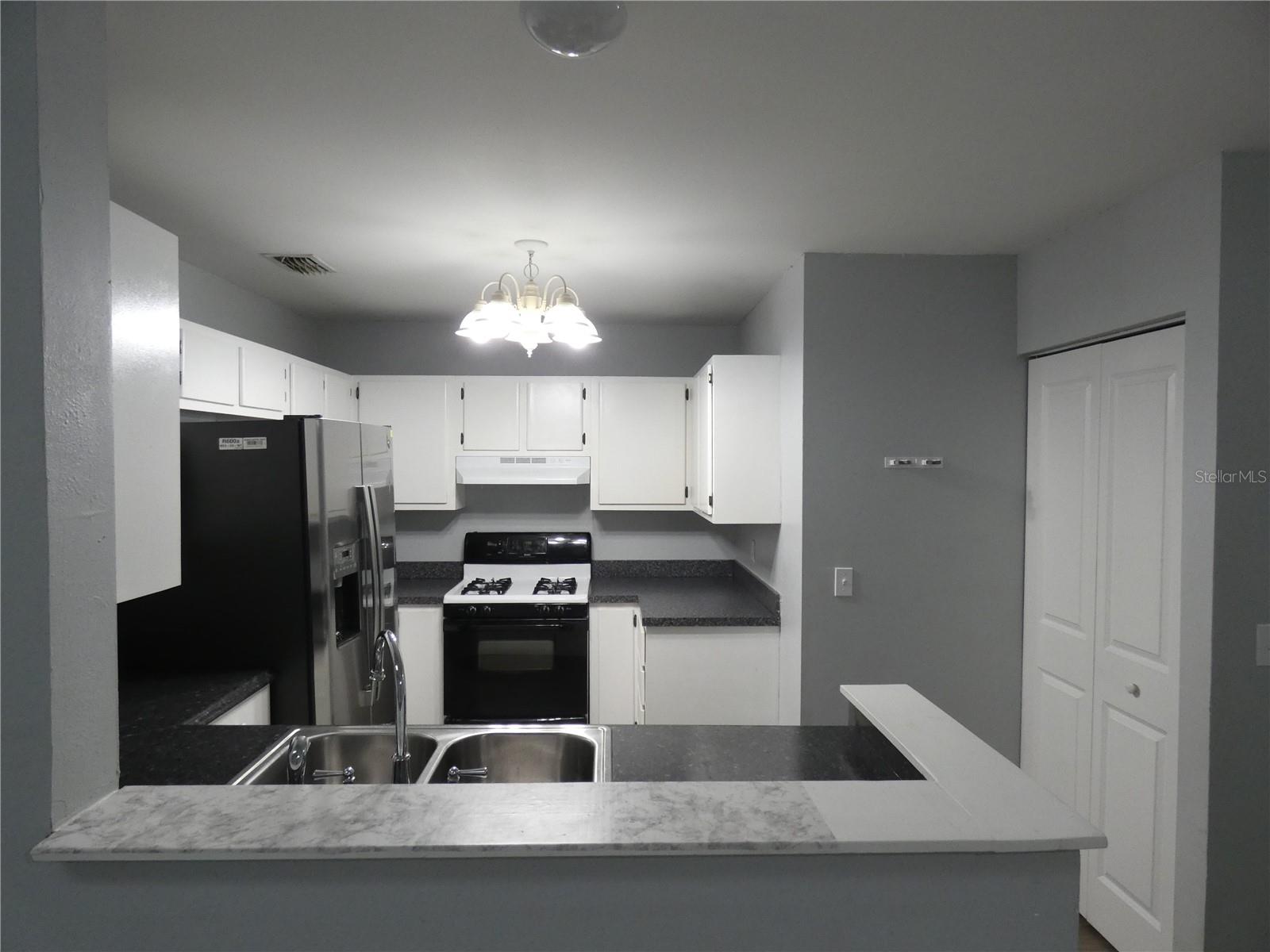 WESTSIDE TWNHMS - Residential