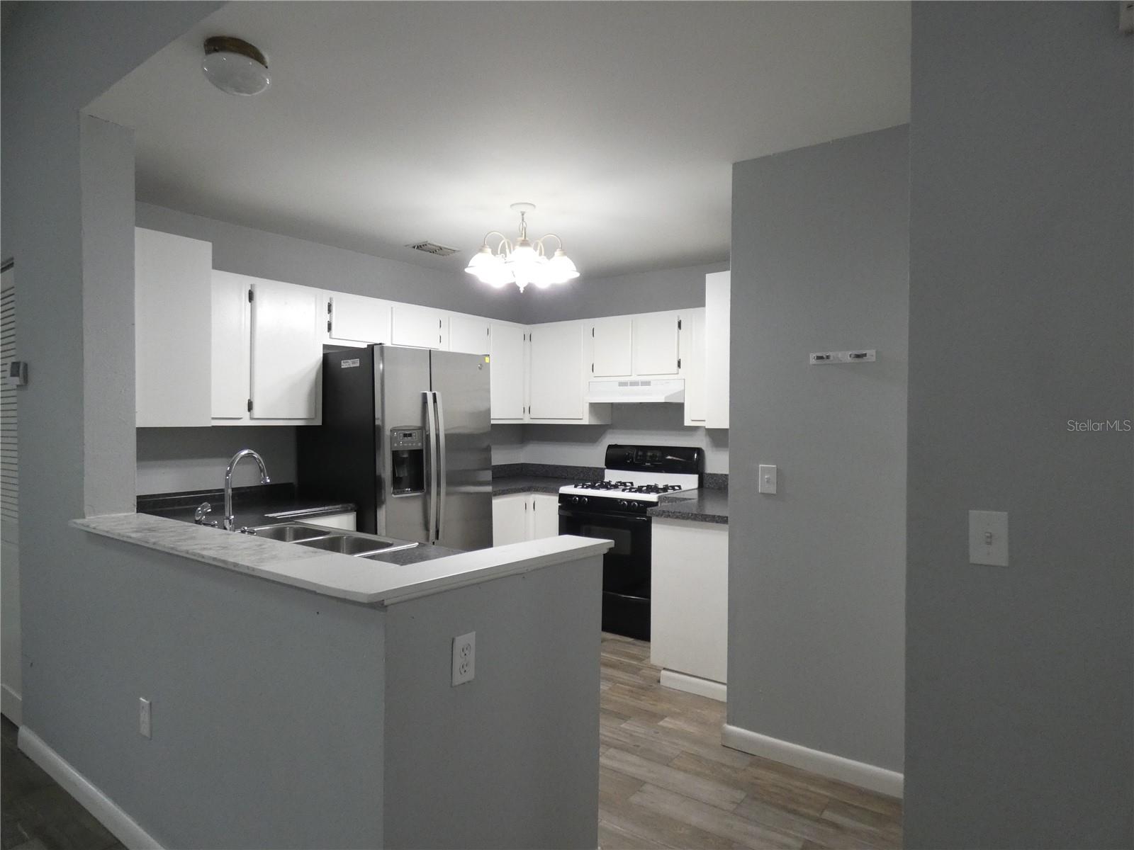 WESTSIDE TWNHMS - Residential