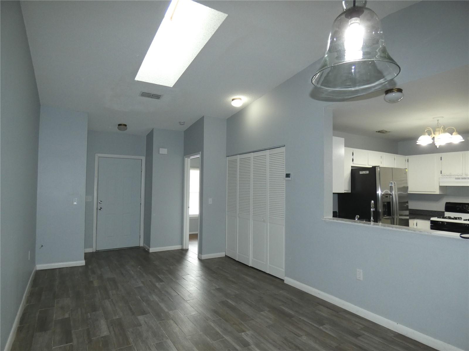 WESTSIDE TWNHMS - Residential