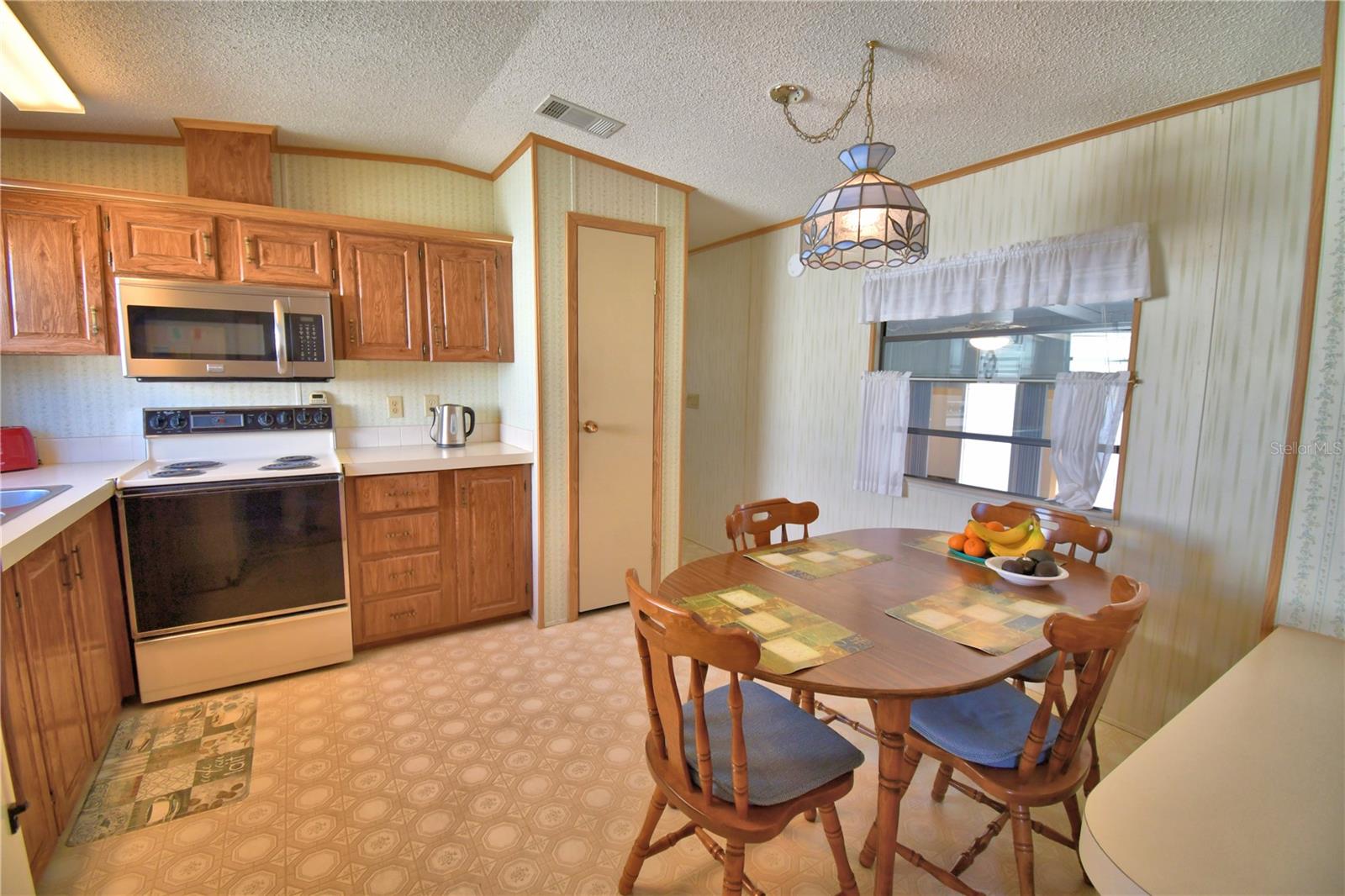 LAKE MARIANA ACRES - Residential