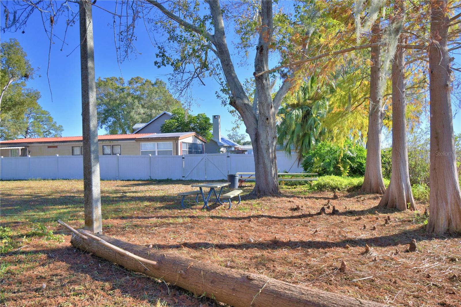 LAKE MARIANA ACRES - Residential