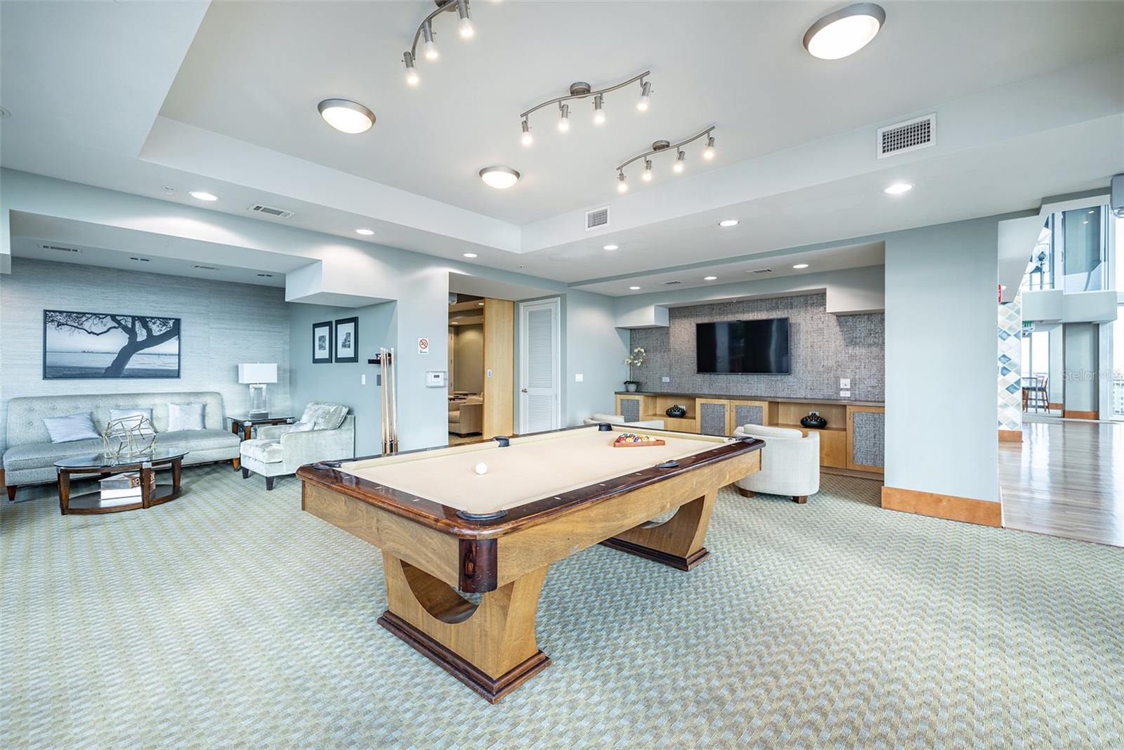 SKYPOINT A CONDO - Residential