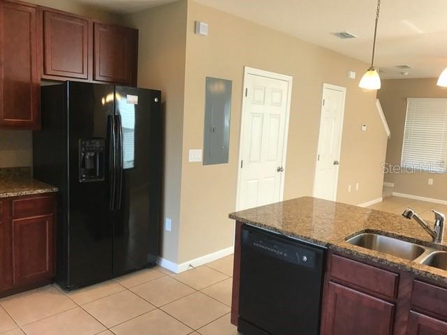 TOWNS LEGACY PARK - Residential Lease