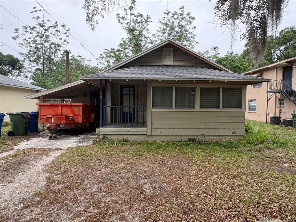 Photo of 425 Avenue B NE, Winter Haven, FL 33881 (MLS # P4938413)