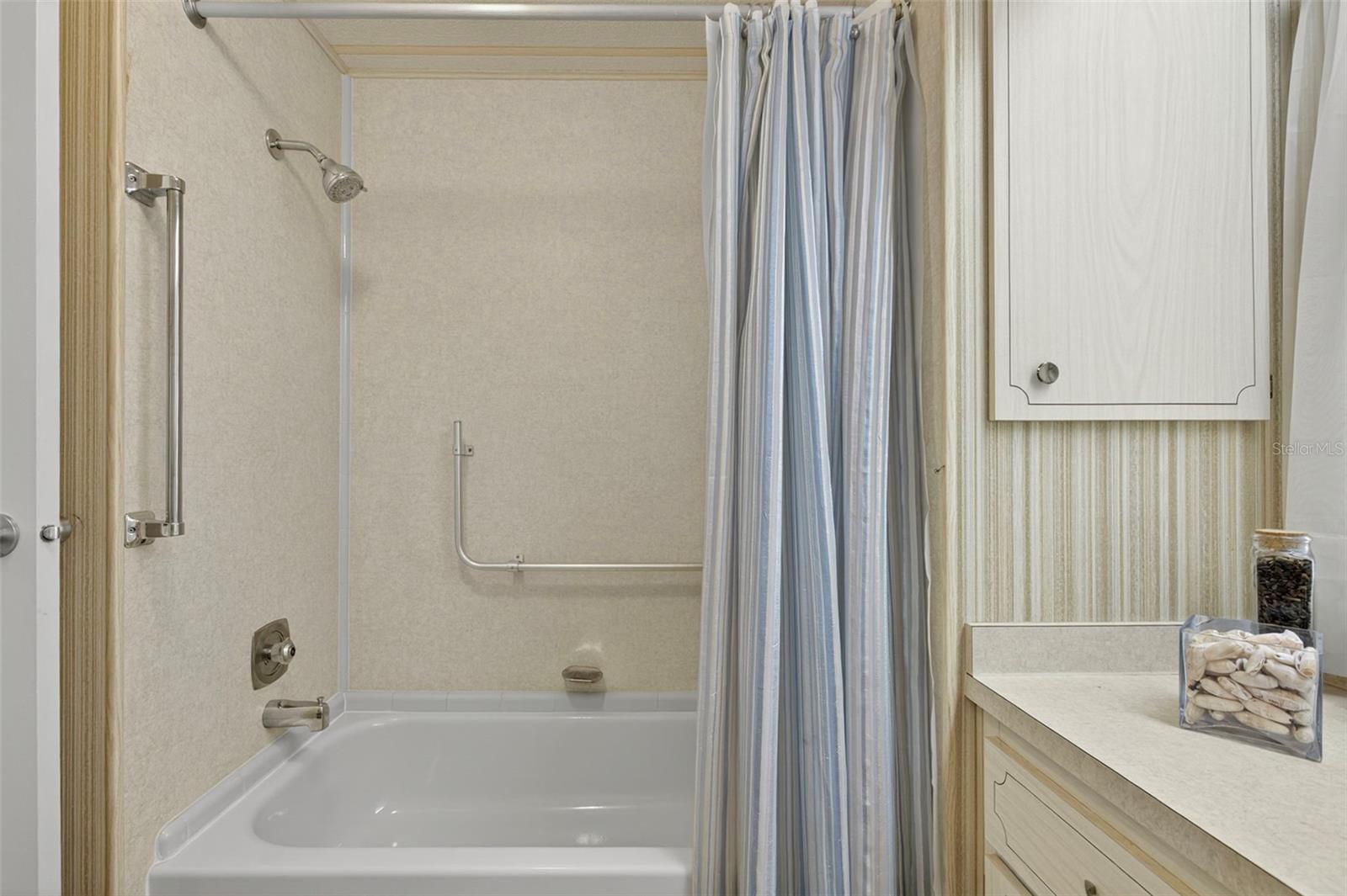 LA CASA MHP CO-OP - Residential