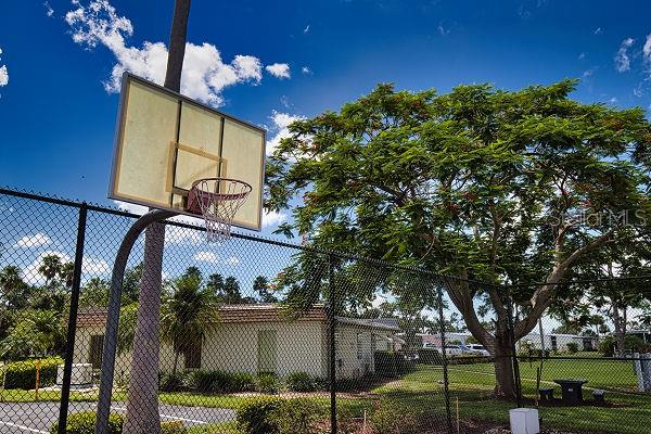 LA CASA MHP CO-OP - Residential