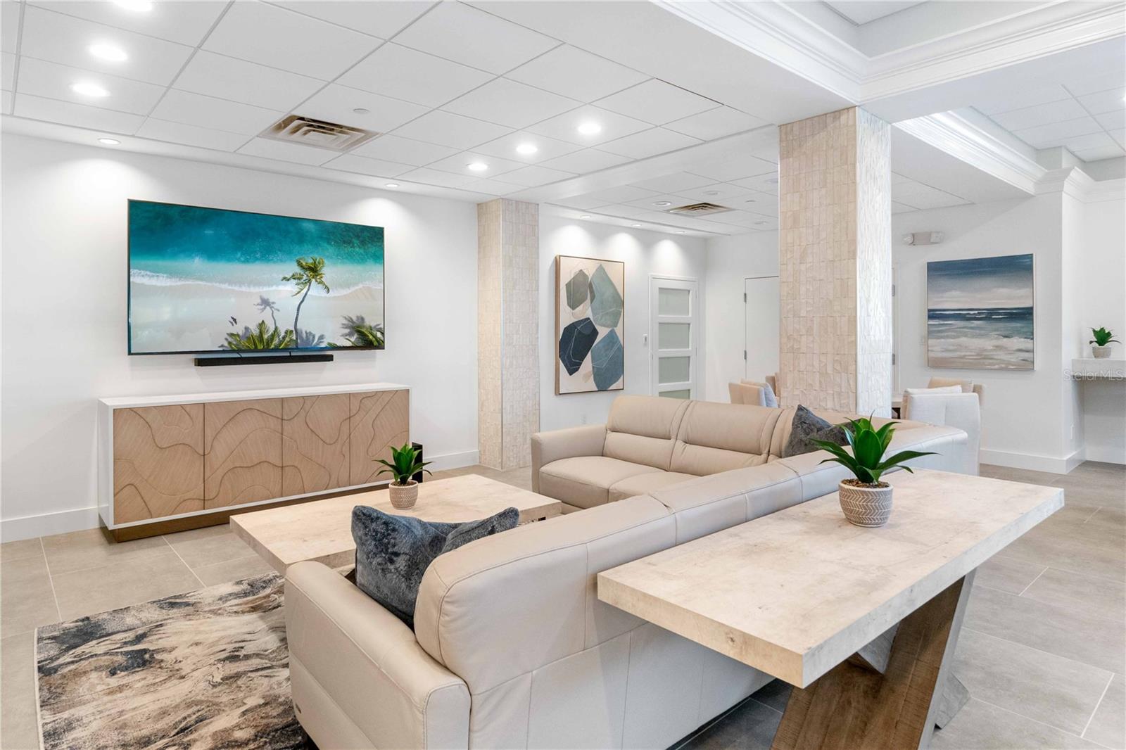 SIESTA TOWERS - Residential