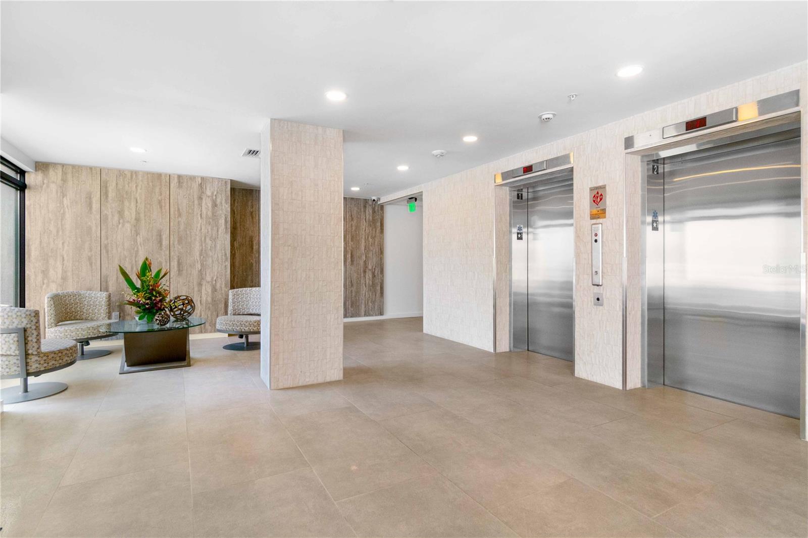 SIESTA TOWERS - Residential