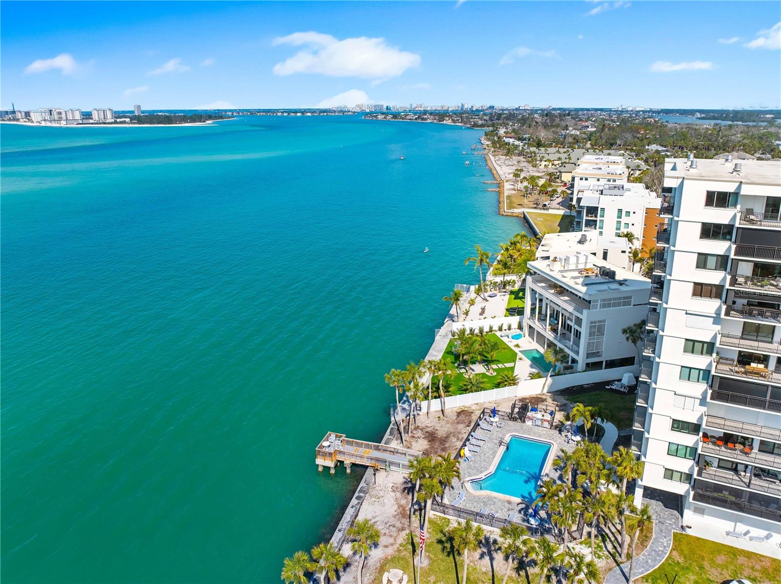 SIESTA TOWERS - Residential