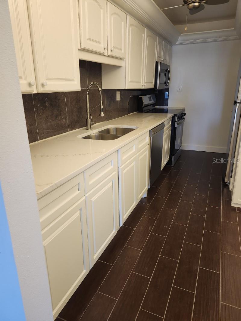 7400 SUN ISLAND DRIVE S 107