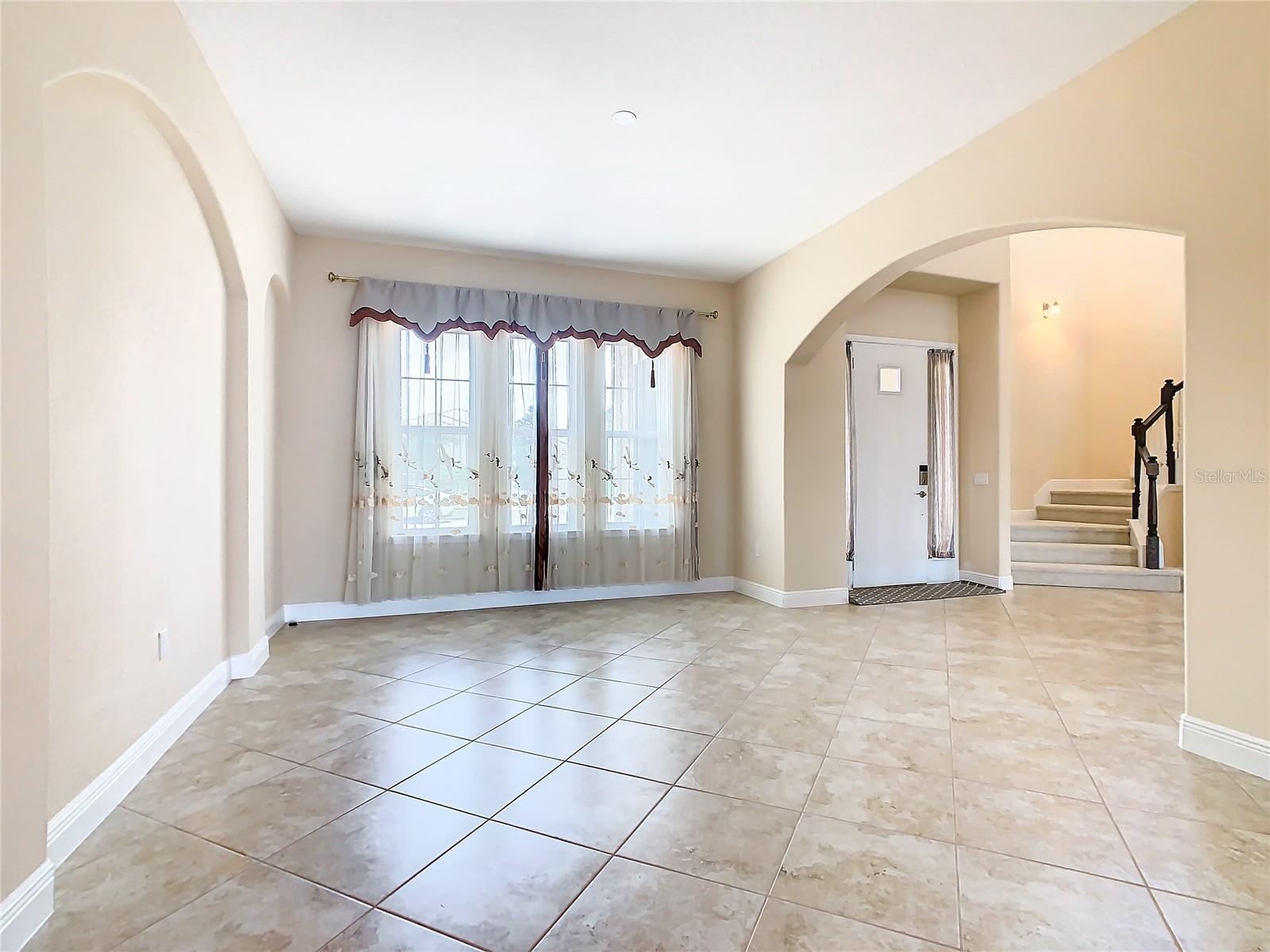 880 SPINNAKER WAY