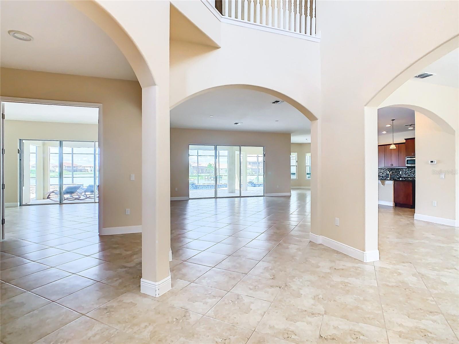 880 SPINNAKER WAY