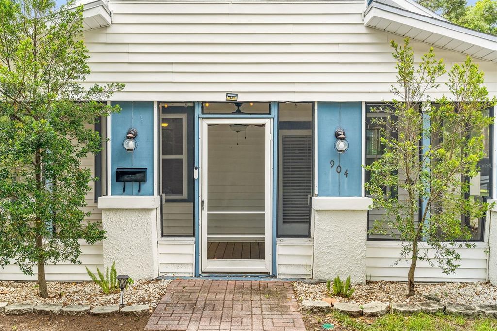 Photo of 904 W Henry Avenue, Tampa, FL 33604 (MLS # TB8511252)