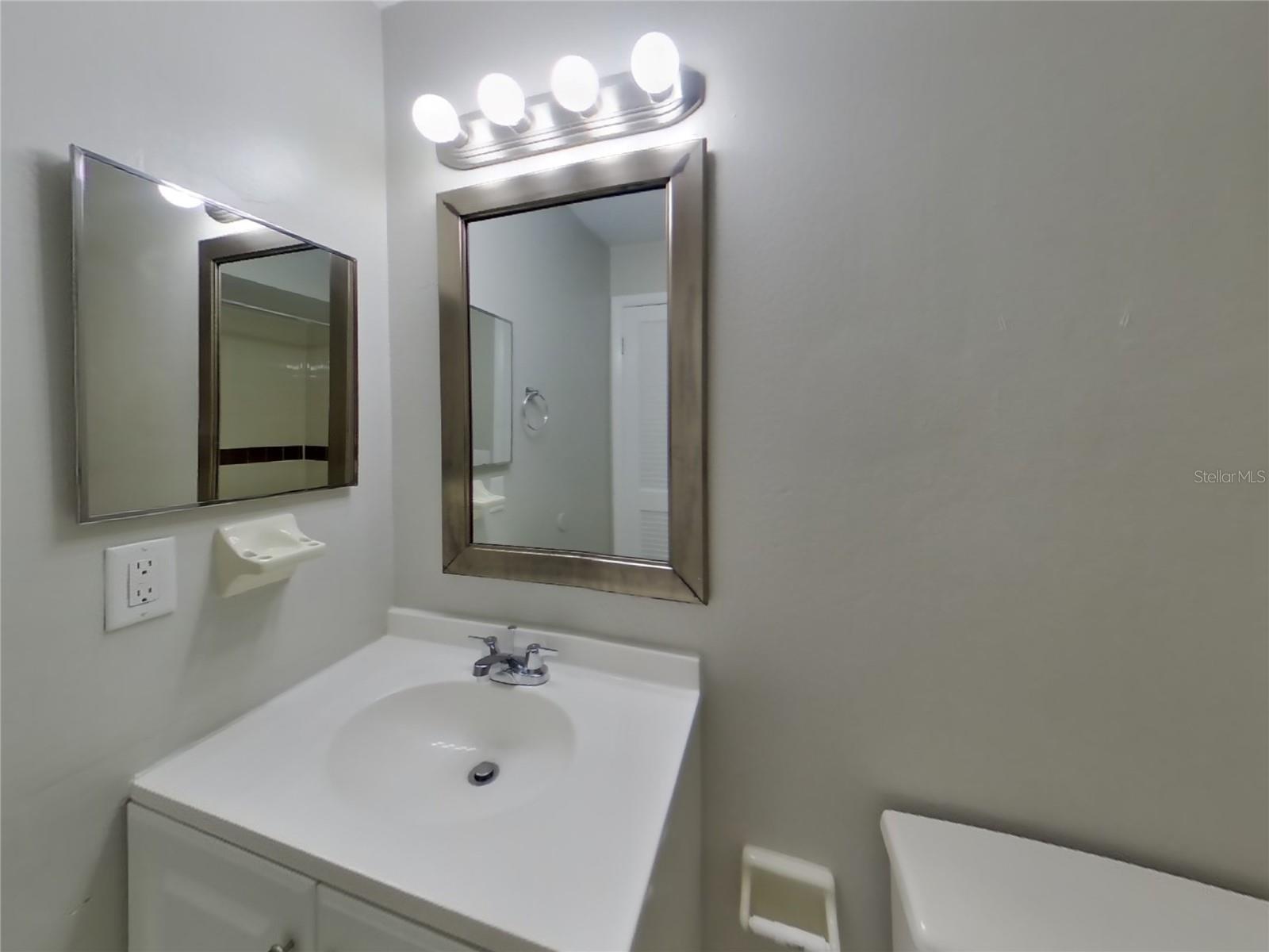 DELTONA LAKES UN 63 - Residential Lease